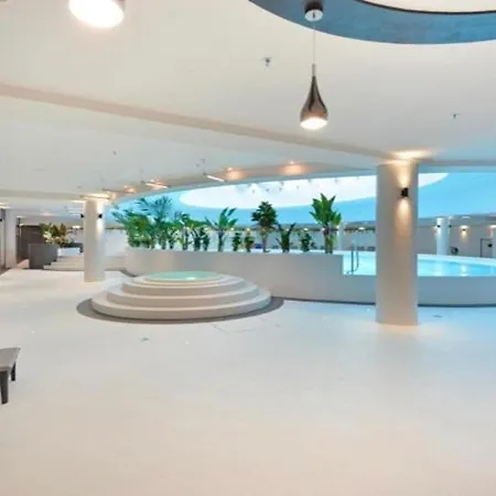 Hanza Tower 23 Pool & Daire *